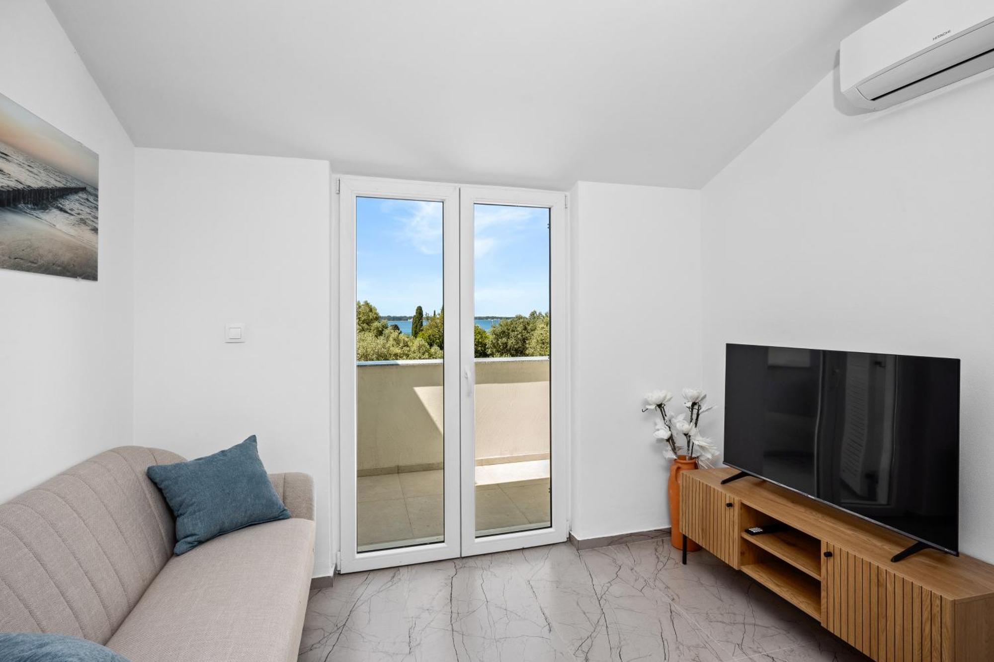 Apartment Nenad - Amazing Sea View ! Only 500 Meters From The Beach ! Fažana エクステリア 写真